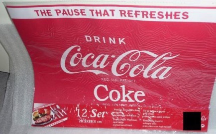 P7159-28 € 4,00 coca cola placemat papier set van ca 15 stuks